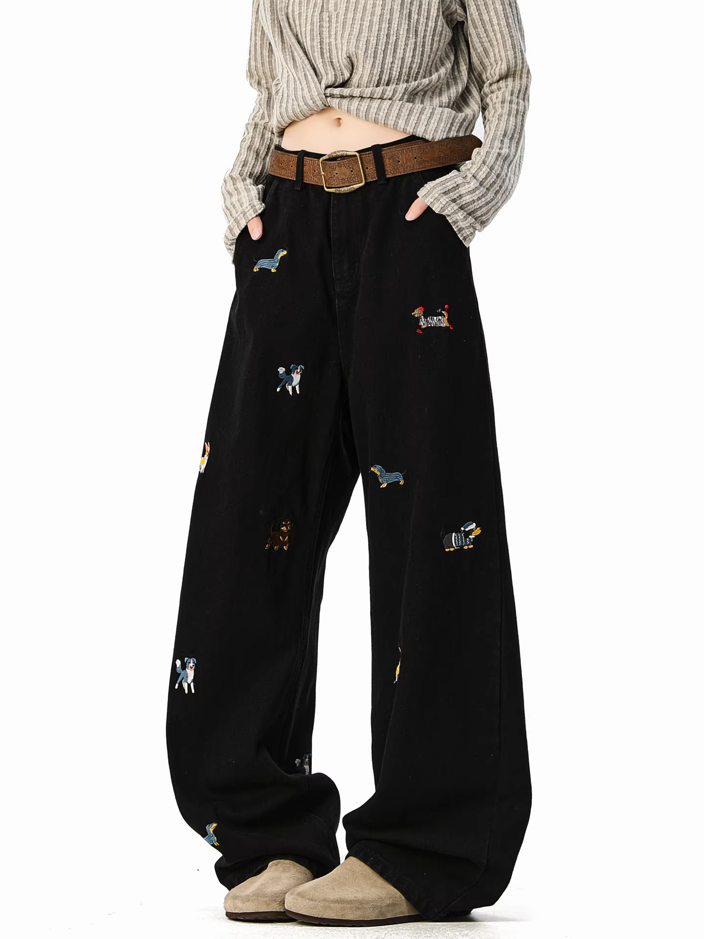 Wukong có sẵn quần jean nam ống thẳng thêu hình chó theo phong cách Mỹ, quần ống rộng đa năng phong cách đường phố.