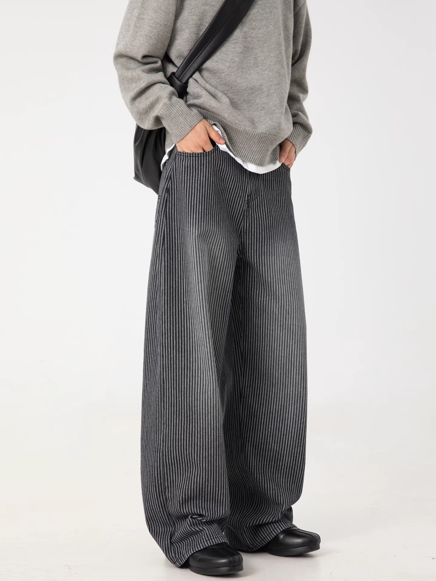 Ngộ Không có sẵn quần jean nam kiểu Mỹ cổ điển, sọc, chất liệu washed, phong cách đường phố thời thượng, dáng rộng, ống thẳng.