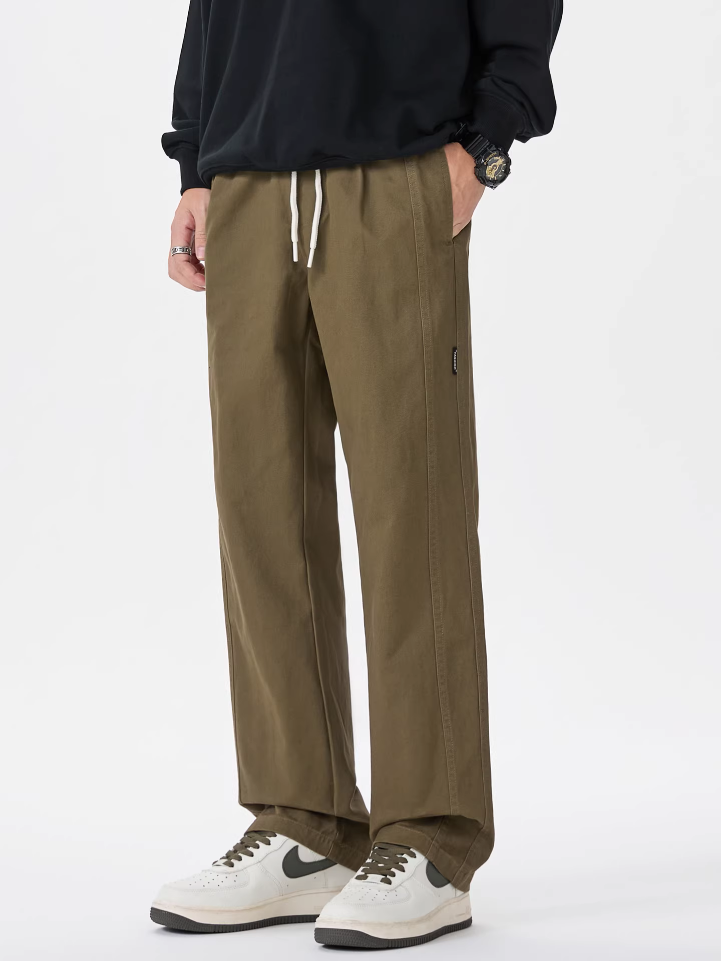 Wukong có sẵn quần cargo ống thẳng kiểu retro, phối vải ghép độc đáo dành cho nam, quần dài ống rộng, thoải mái và đa năng cho mùa thu.