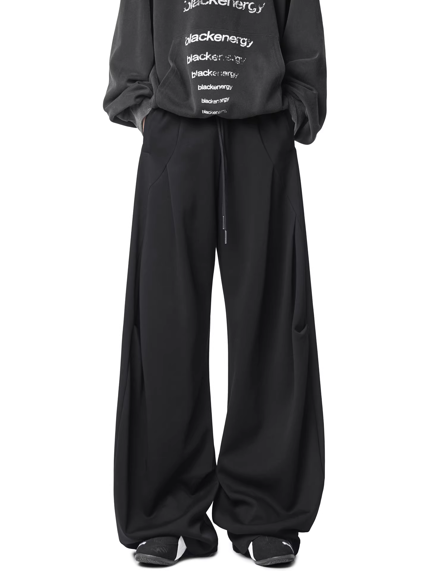 Wukong có sẵn quần thể thao nam kiểu Mỹ, thiết kế cắt may độc đáo, phong cách đường phố thời thượng, dáng rộng, thoải mái, ống thẳng.