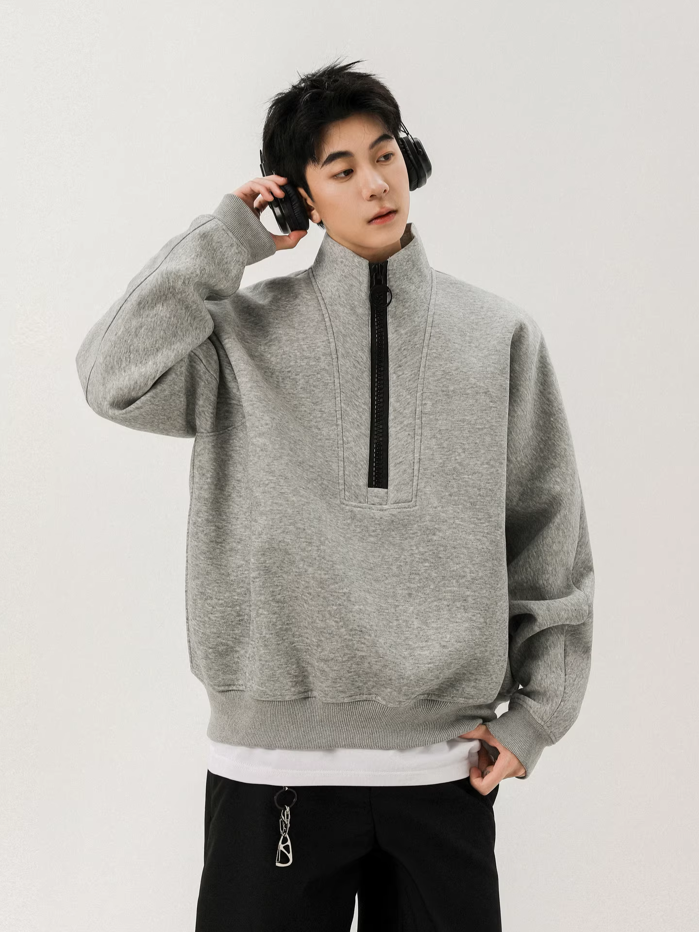 Wukong có sẵn áo len nam kiểu Mỹ thời thượng, cổ nửa khóa kéo, chất liệu dày dặn, phong cách vintage, rộng rãi, đa năng, mặc thường ngày.