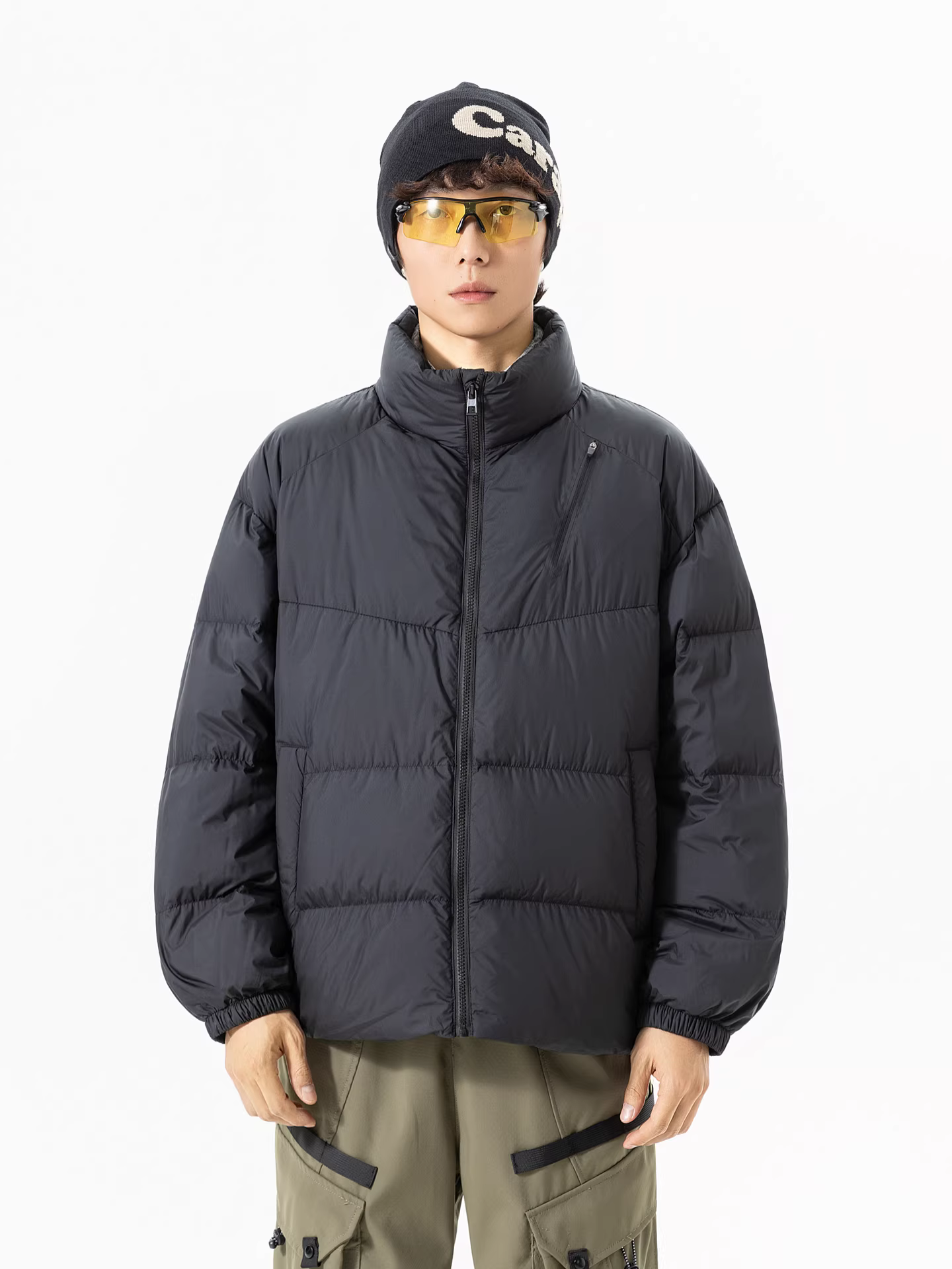 Wukong có sẵn áo khoác phao nam cổ đứng màu trơn đơn giản, hợp thời trang, chất liệu 90% lông vũ trắng, ấm áp và đa năng, chống lạnh.