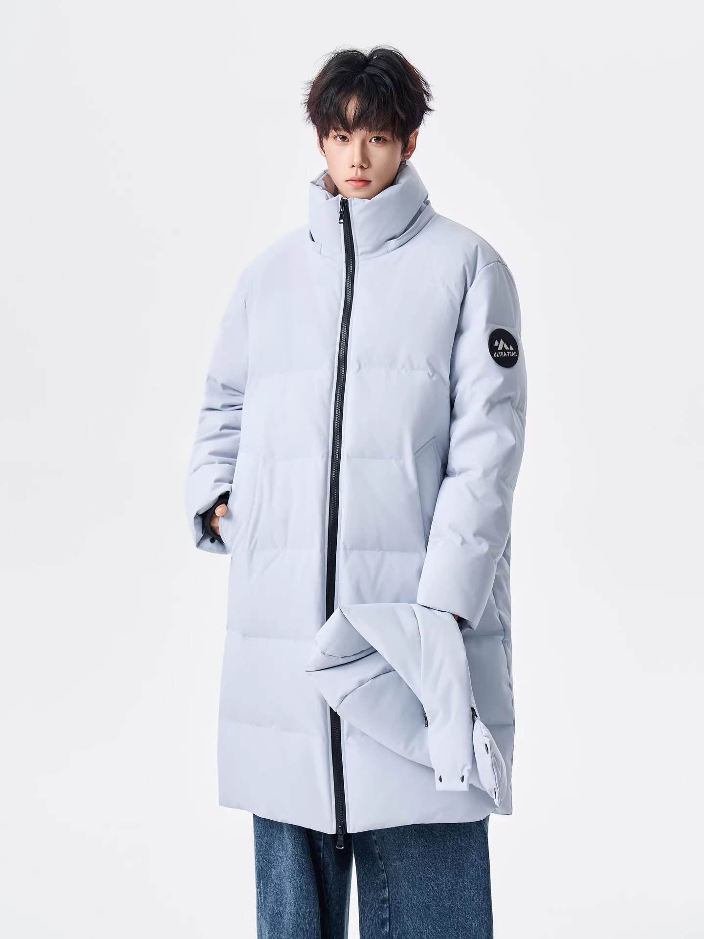 Ngộ Không có sẵn áo khoác phao nam dài trung bình, kiểu dáng thời thượng mùa đông, chất liệu 90% lông vũ, có mũ trùm đầu có thể tháo rời, chống lạnh và giữ ấm.