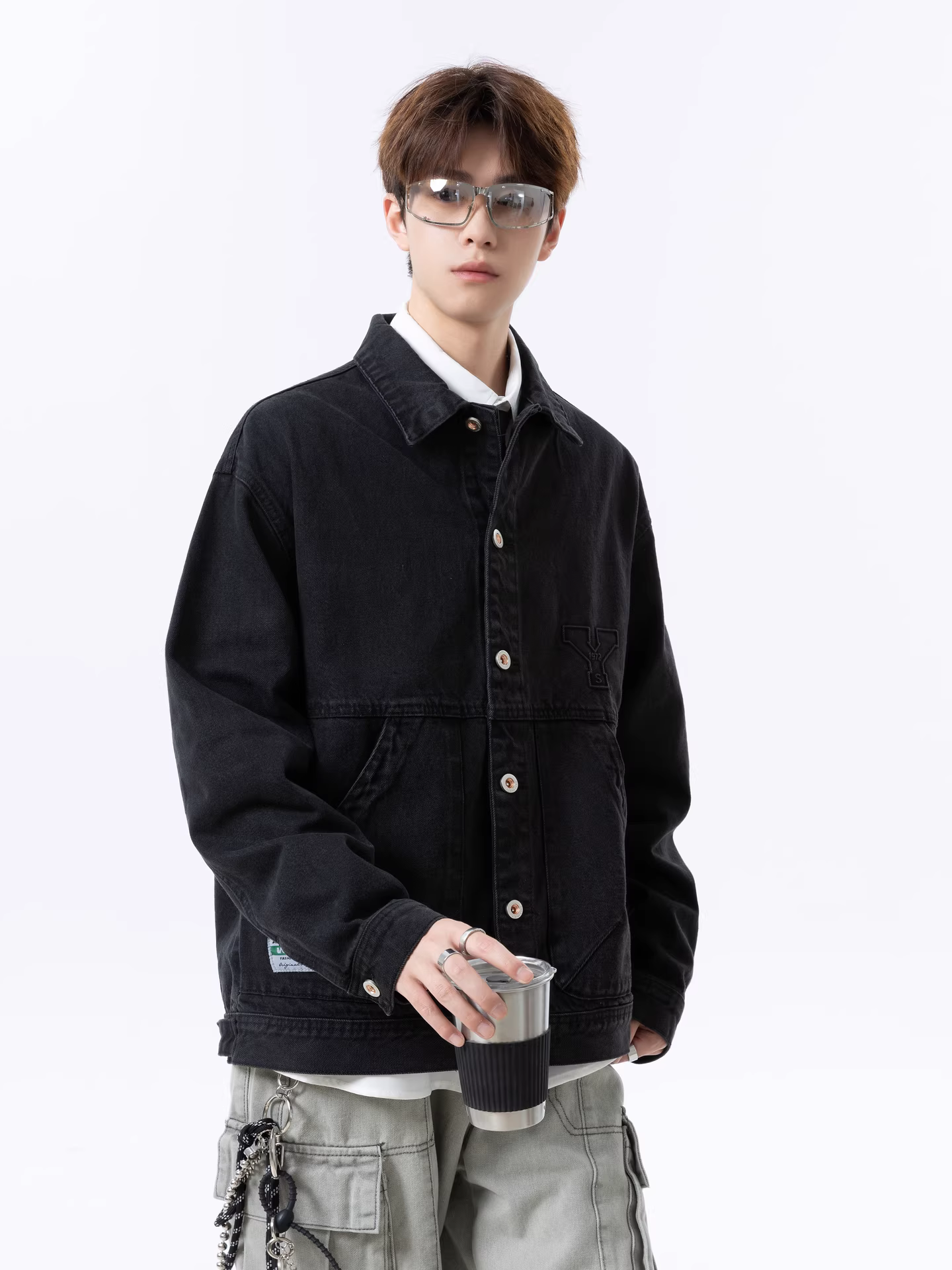 Wukong có sẵn áo khoác denim kiểu Mỹ cổ điển, đã qua xử lý làm mềm, dành cho nam và nữ, phong cách đường phố retro, dáng rộng và đa năng.