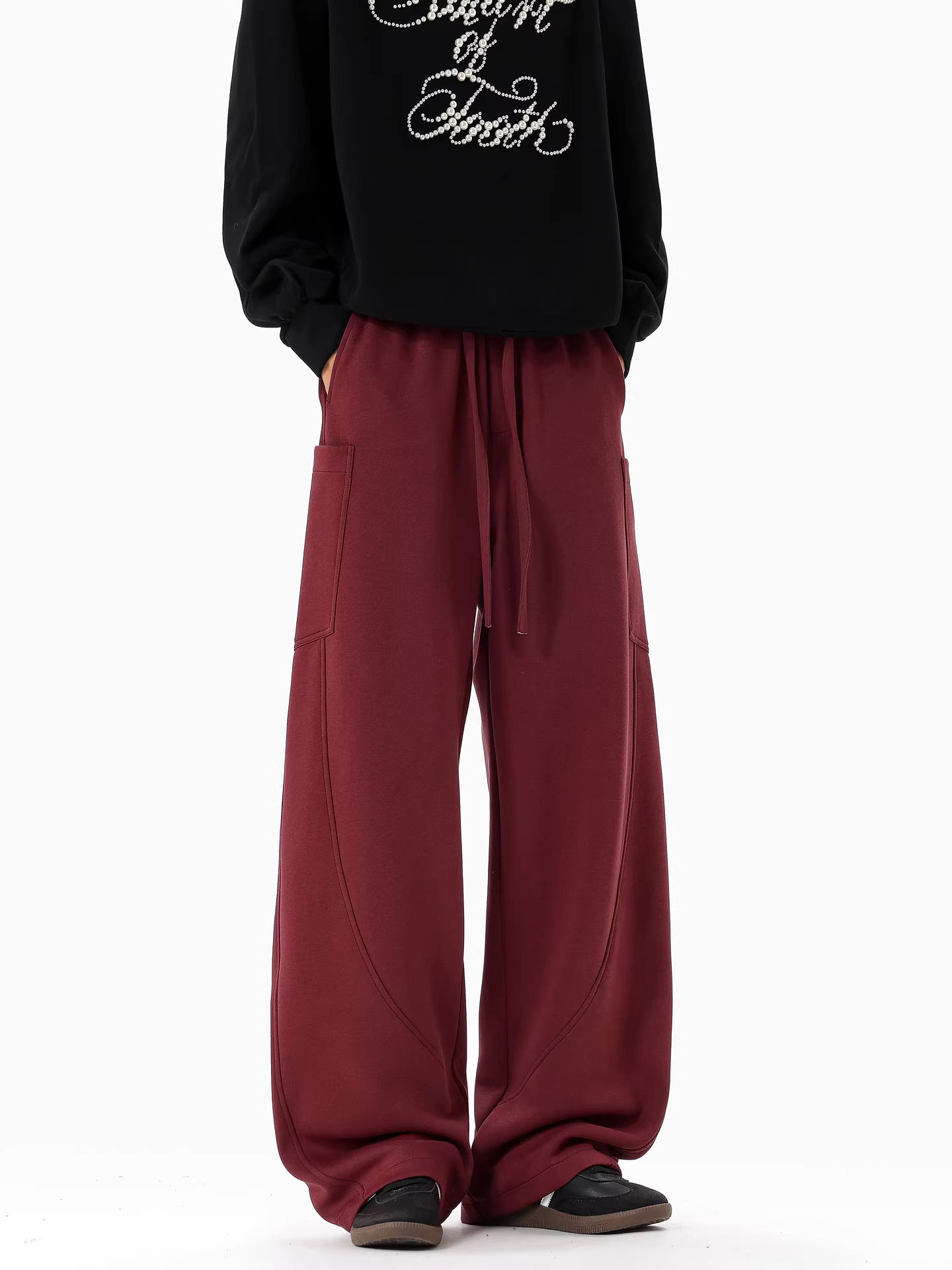 Wukong có sẵn quần thể thao nam kiểu Mỹ thời thượng, chất liệu nỉ có dây rút, lót lông, dáng rộng, ấm áp, đa năng, thích hợp cho mùa đông.