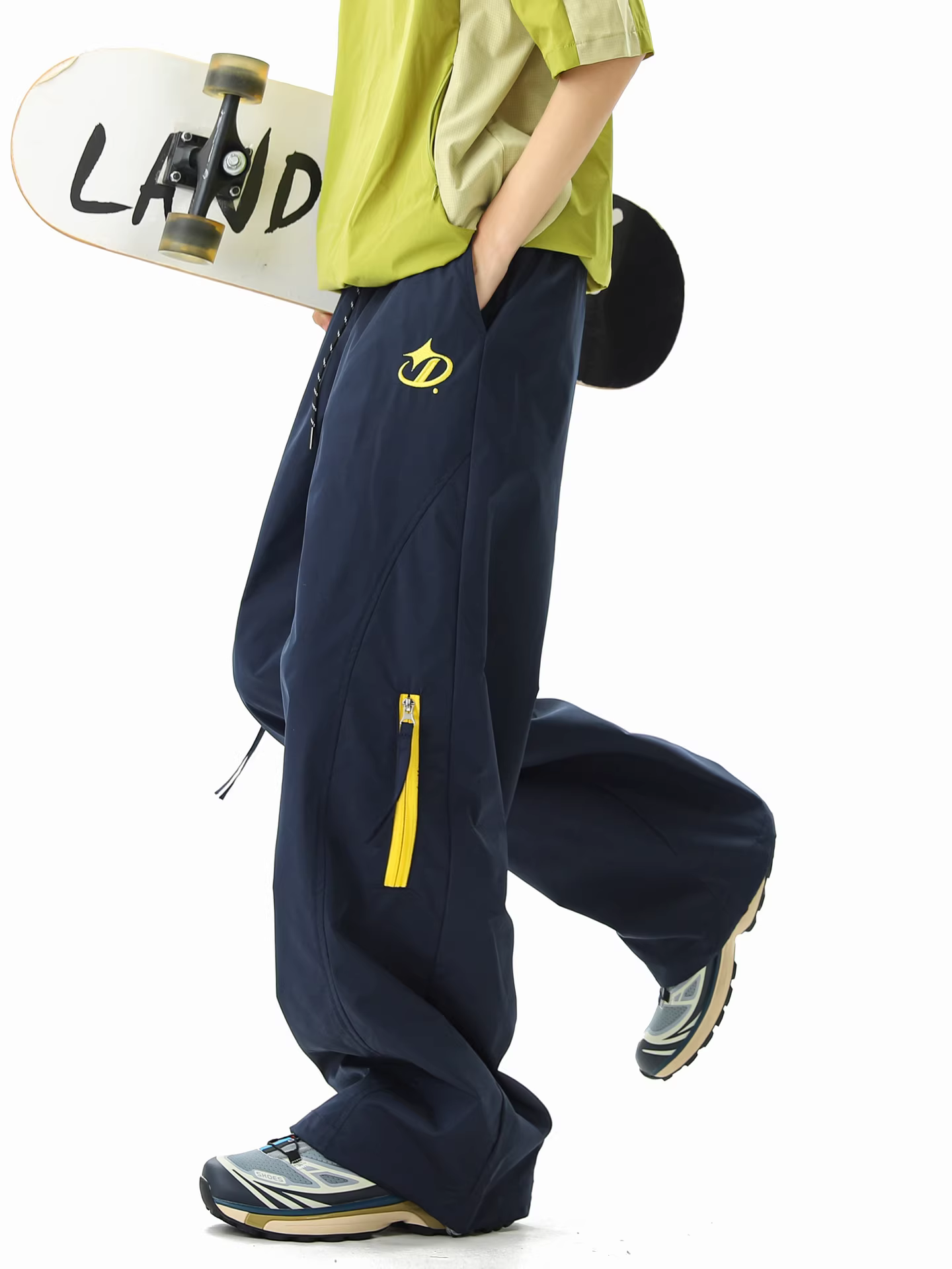 Wukong có sẵn quần gió nam kiểu Mỹ có khóa kéo, quần thể thao dáng rộng, màu sắc phối hợp thời trang, phong cách năng động.