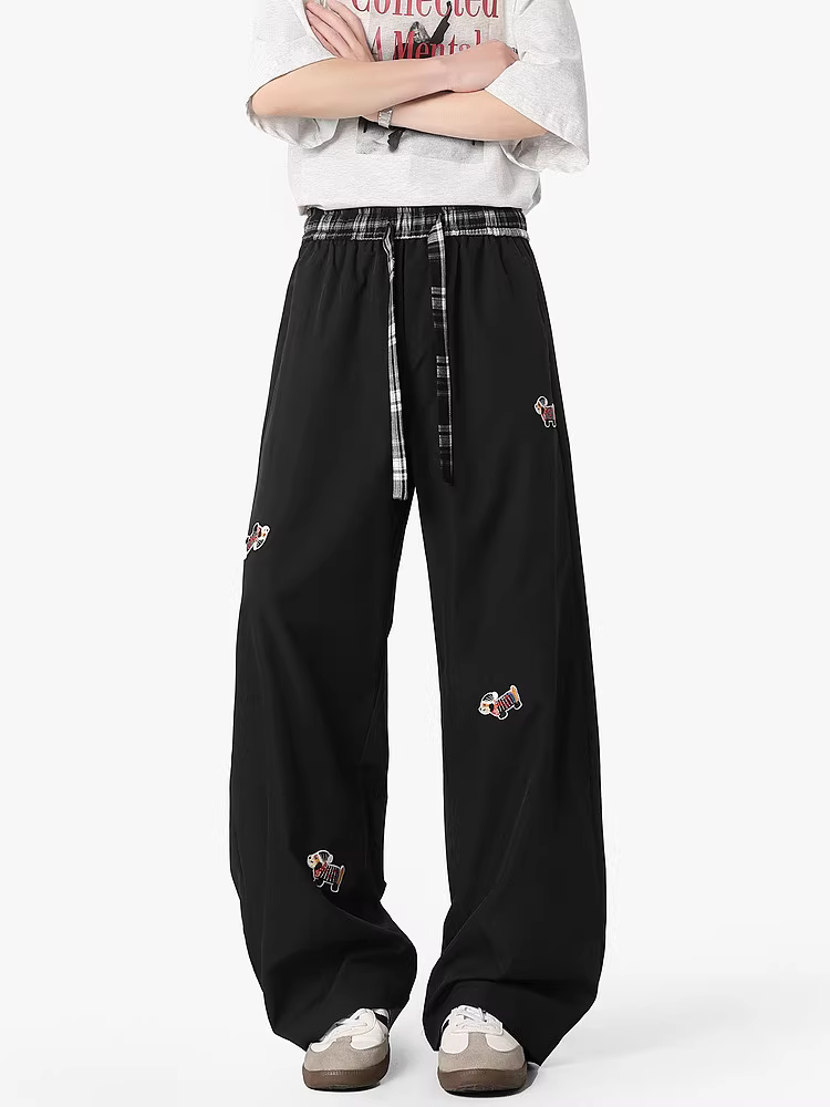 Wukong có sẵn quần dài kẻ sọc thêu hình chó theo phong cách Mỹ thời thượng dành cho nam, quần dài đa năng kiểu dáng rộng rãi cổ điển dành cho cặp đôi.