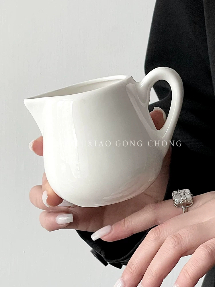 Bình sữa gốm sứ trắng tinh khiết, bình sữa nhỏ kiểu espresso có tay cầm và vòi, hộp đựng đường, bình đựng sữa, hộp đựng nước chấm kiểu Tây.