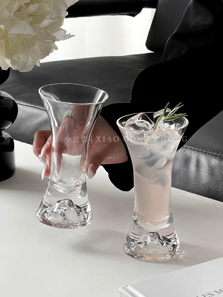 Ly thủy tinh pha lê cao cấp, kiểu dáng thon gọn, thích hợp ngắm cảnh, dùng được cho nước ép, rượu sâm banh, cocktail và đồ uống lạnh.