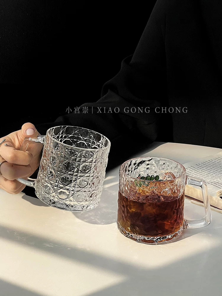 Ly cà phê khắc họa tiết phong cách Ins, dùng trong nhà, ly trong suốt sáng tạo và thẩm mỹ, có tay cầm, ly uống nước, cốc.