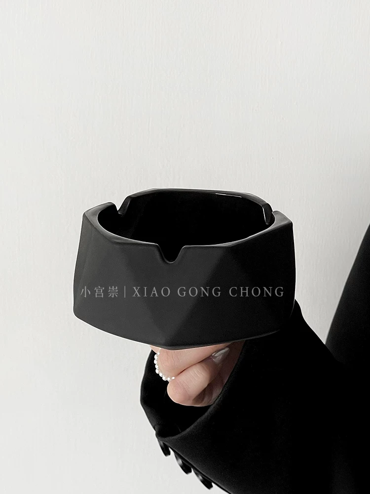 Gạt tàn thuốc cao cấp thiết kế độc đáo màu đen mờ hình học ba chiều, vật trang trí bằng kính sáng tạo cho nhà và văn phòng