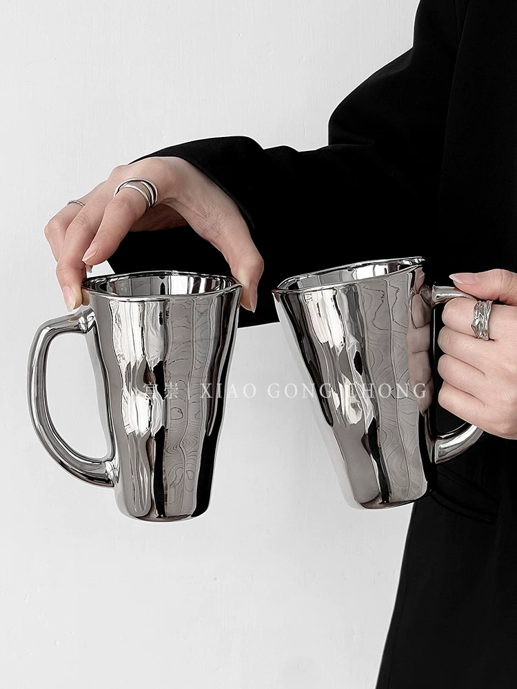 Ly thủy tinh mạ bạc thiết kế độc đáo, sáng tạo, có quai cầm, dùng uống sữa, cà phê, dùng trong gia đình