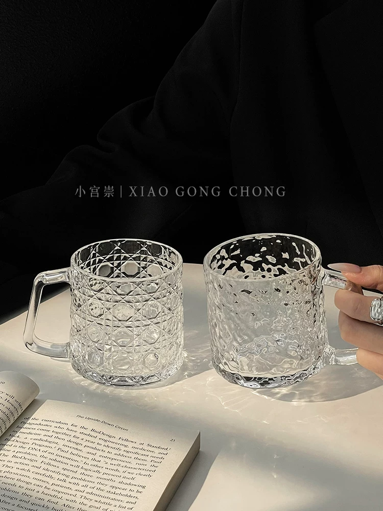 Ly cà phê khắc họa tiết phong cách Ins, dùng trong nhà, ly trong suốt sáng tạo và thẩm mỹ, có tay cầm, ly uống nước, cốc.
