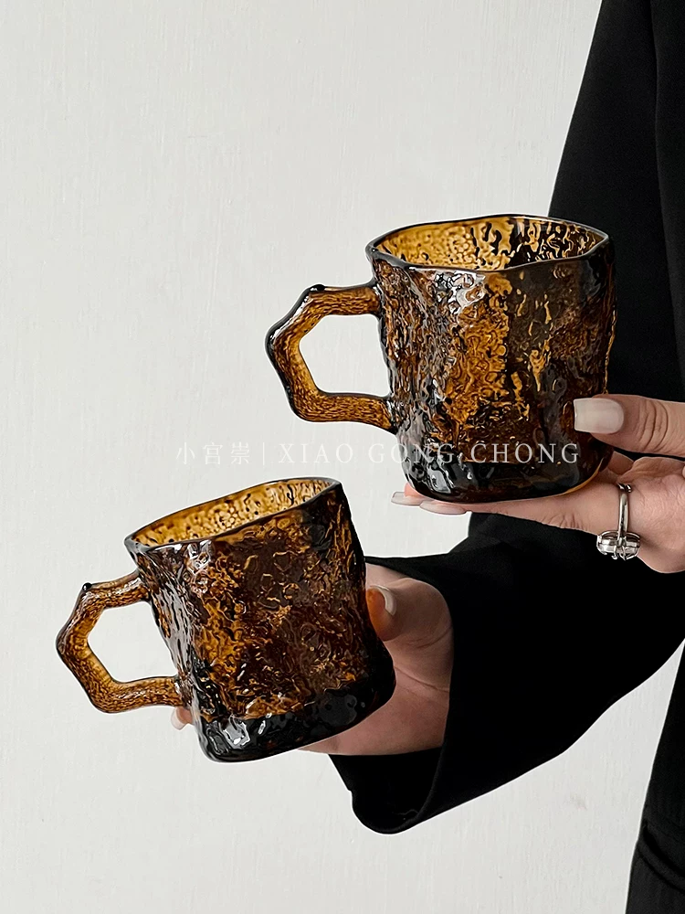 Ly thủy tinh màu hổ phách phong cách Ins có tay cầm, ly uống nước gia dụng cao cấp, ly cà phê, ly nước giải khát, ly nước uống.