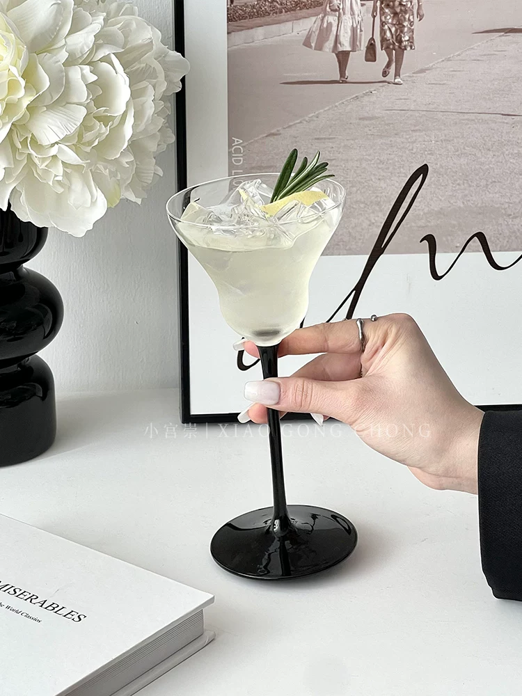 Ly cocktail đen độc đáo với chân ly cong sáng tạo và độc đáo, ly margarita, ly sâm banh, ly rượu vang có ga, ly cao.