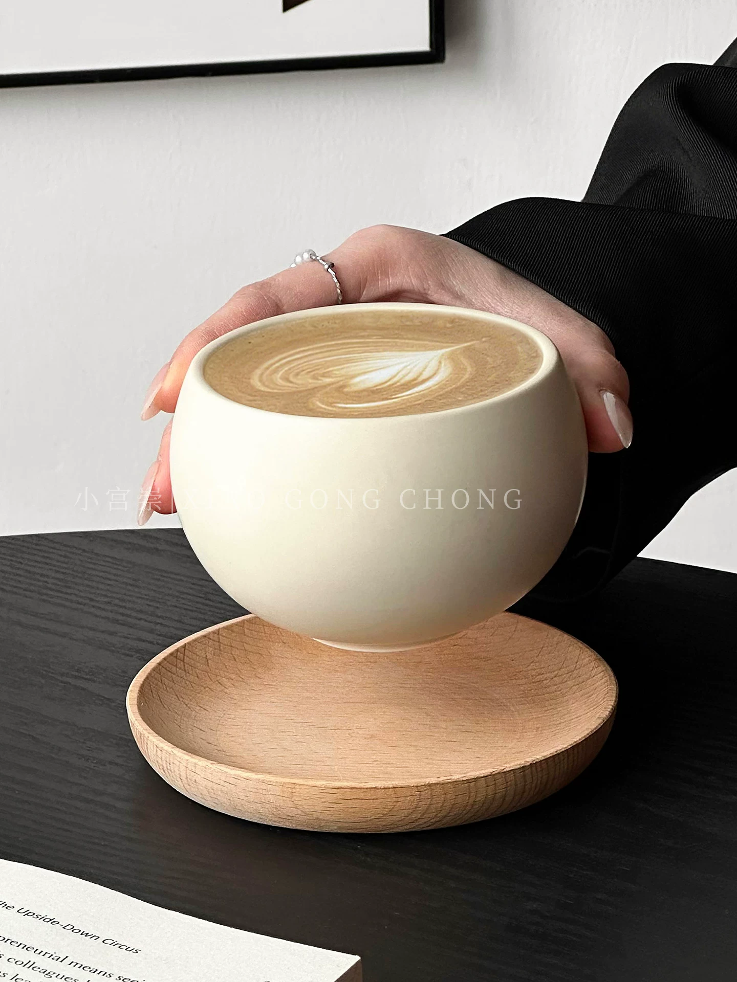 Tách và đĩa sứ màu trơn cổ điển, tách cà phê hình quả trứng sáng tạo, tách trà chiều latte nghệ thuật tinh tế, tách cầm tay