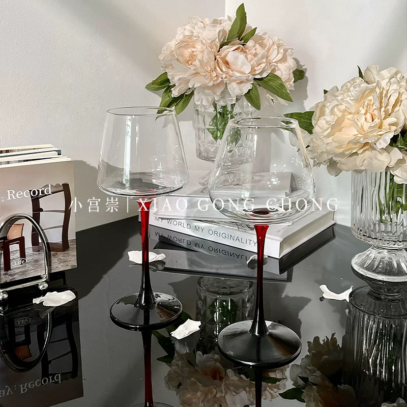 Ly rượu màu đen đỏ pha trộn theo phong cách Instagram lãng mạn Ly rượu kiểu châu Âu Ly rượu sâm banh Ly rượu trái cây ngọt ngào