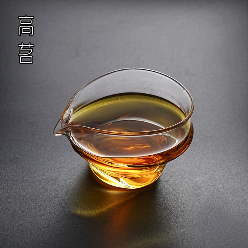 Cốc thủy tinh trong suốt, ấm trà kiểu Nhật nhỏ gọn tinh tế có vòi, bình trà thủy tinh borosilicate chịu nhiệt dày dặn.