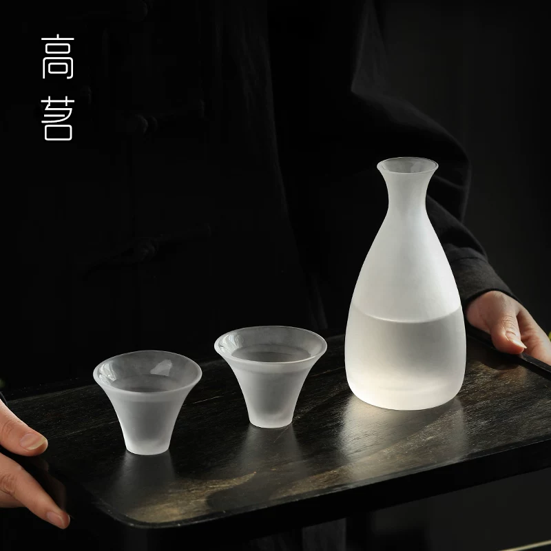 Bộ ly rượu sake Nhật Bản gồm một bình rót rượu và hai ly, ly rượu vang trắng nhỏ, bộ rượu sake mờ kiểu Nhật, bình rót rượu sake