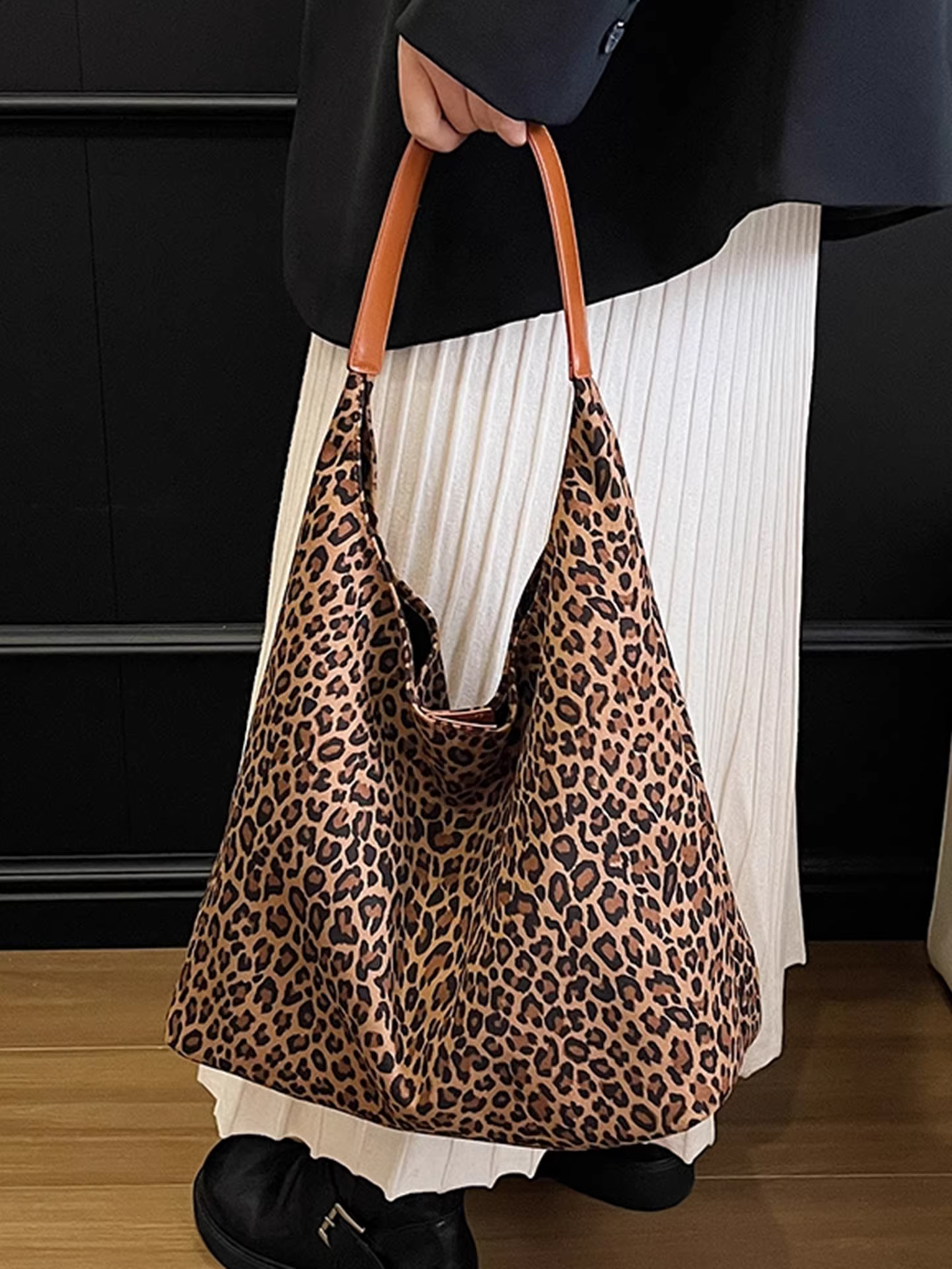 Túi da lộn họa tiết báo dành cho nữ, dung tích lớn, mẫu mới thu đông 2025, túi đeo vai đơn giản phong cách retro, túi tote đi làm