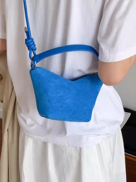 Túi đeo chéo kiểu xô thời trang retro mờ, thiết kế độc đáo dành cho nữ, mẫu mới hè 2025.