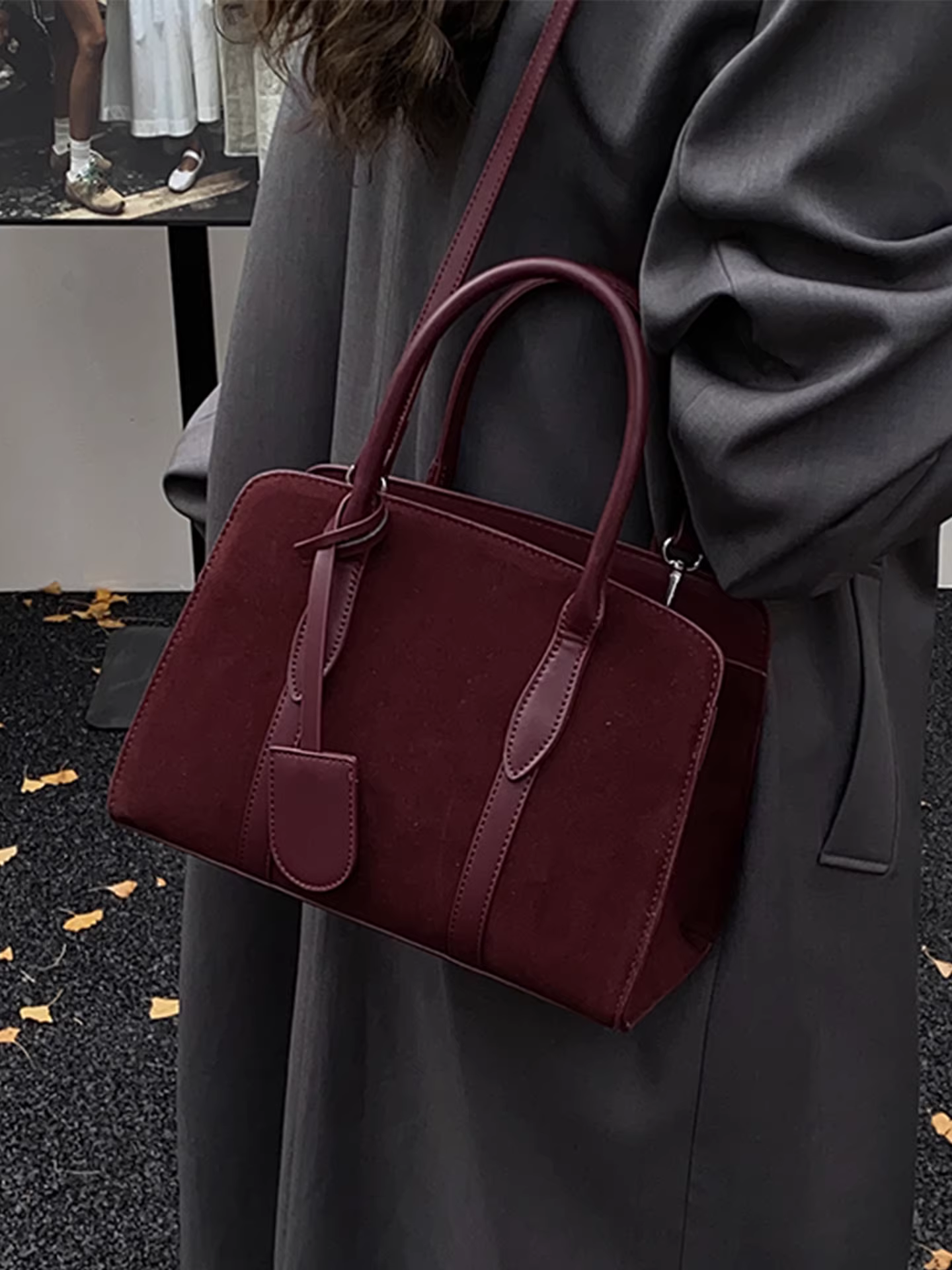 Túi đeo chéo nữ phong cách retro, dung tích lớn, mẫu mới thu đông 2025, chất liệu cao cấp, thích hợp đi làm.