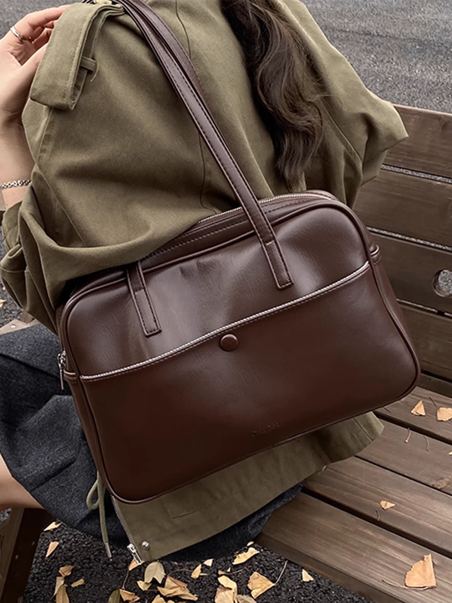 Túi xách nữ dung tích lớn, đa năng trong mùa thu đông, kiểu dáng mới 2025, túi đeo vai đơn giản và giản dị, túi tote chất liệu bền chắc dùng đi làm và đi chơi