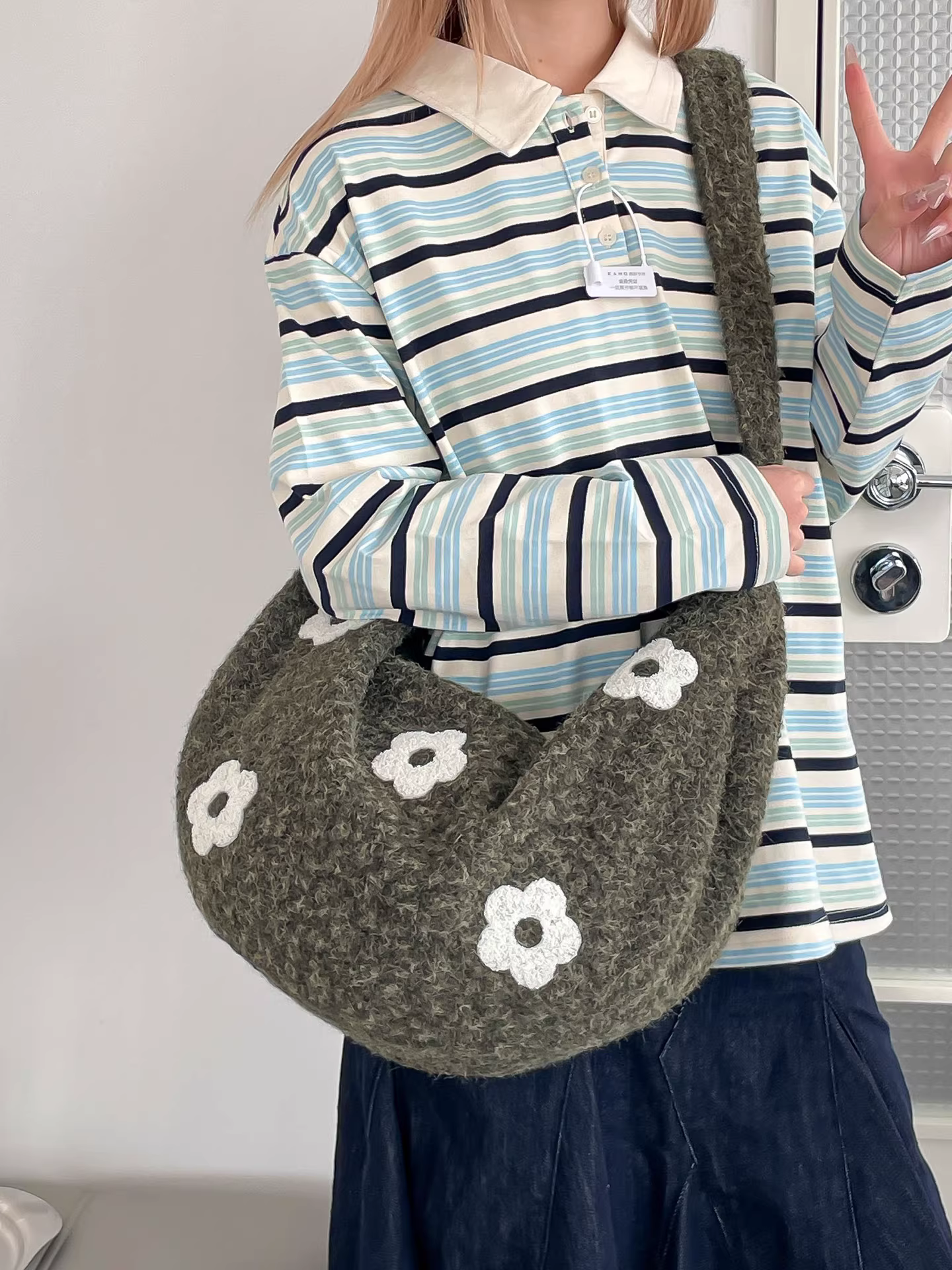 Túi vải nhung dành cho nữ, dung tích lớn, mẫu mới thu đông 2025, túi đeo chéo/vách vai thường ngày, túi bánh bao chất liệu có vân.