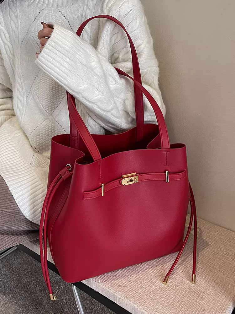 Túi xách kiểu xô phổ biến năm nay là một chiếc túi đeo vai đa năng, kiểu dáng cổ điển, dung tích lớn dành cho nữ, mẫu mới năm 2025, thích hợp cho mùa xuân, mùa thu và mùa đông.