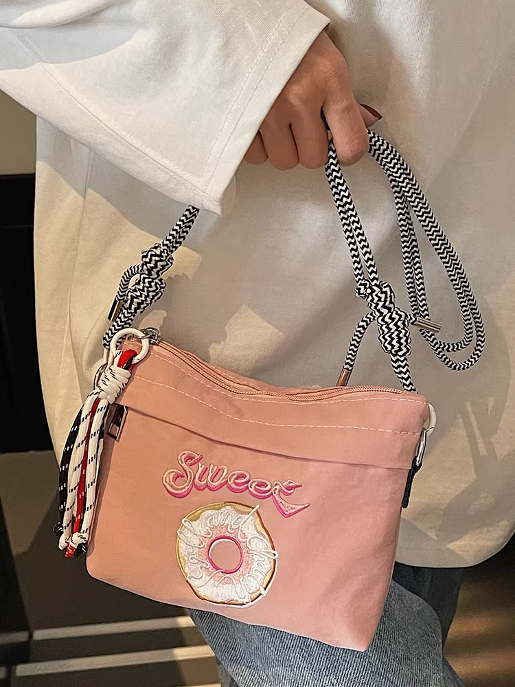 Túi vải canvas nữ, đa năng cho mùa hè, mẫu mới 2025, túi đeo chéo một bên vai, phong cách Hàn Quốc, túi vải ins, túi vuông nhỏ giản dị.