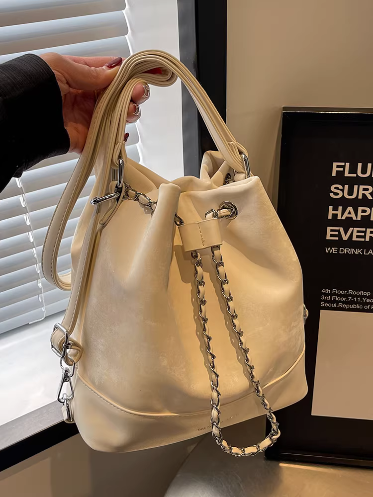 Túi đeo vai nữ 2025 thiết kế độc đáo, balo dây xích nữ cao cấp thời trang, balo đeo chéo màu trắng