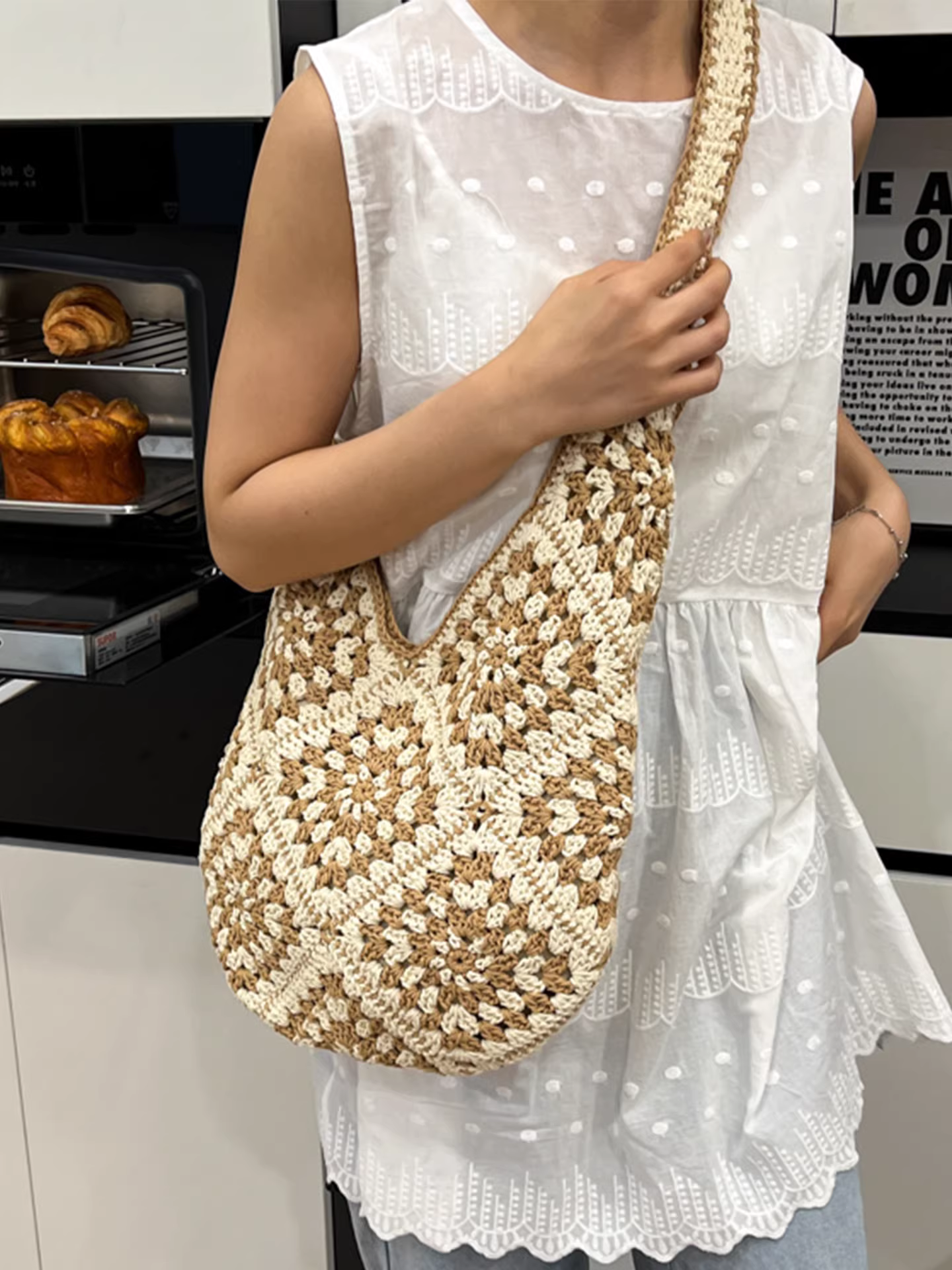 Túi cói đan tay cỡ lớn dành cho nữ, kiểu mới hè 2025, đeo chéo một bên vai, phong cách đi biển, túi đi nghỉ mát biển
