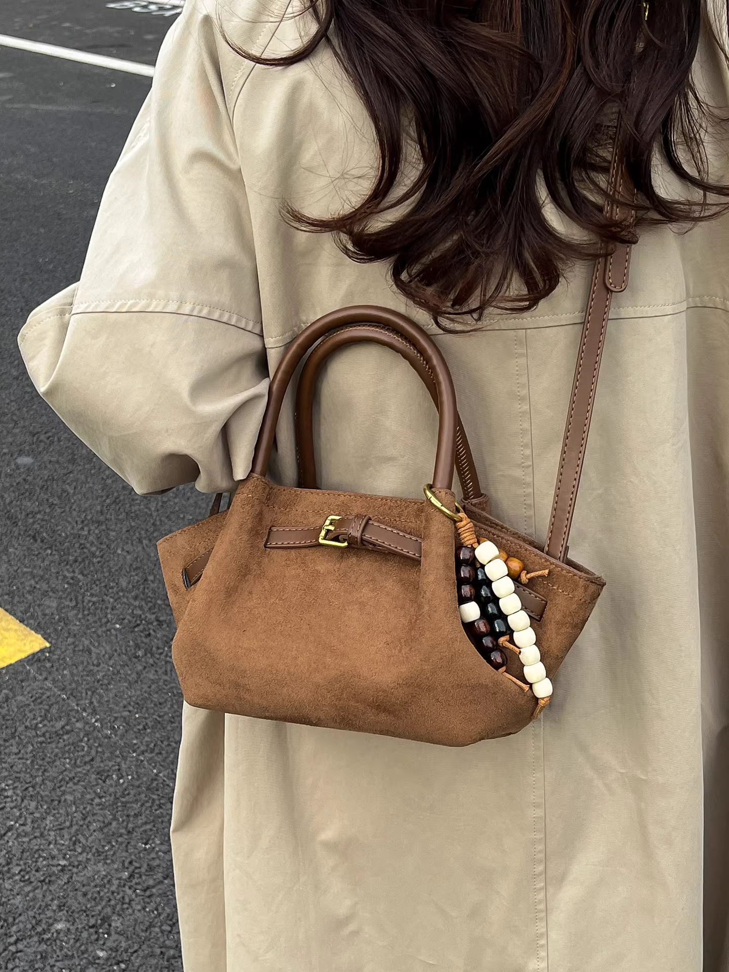 Túi da lộn nữ, mẫu thu đông 2025 mới, phong cách giản dị, kiểu retro mờ, đeo chéo, cầm tay, túi tote xếp ly