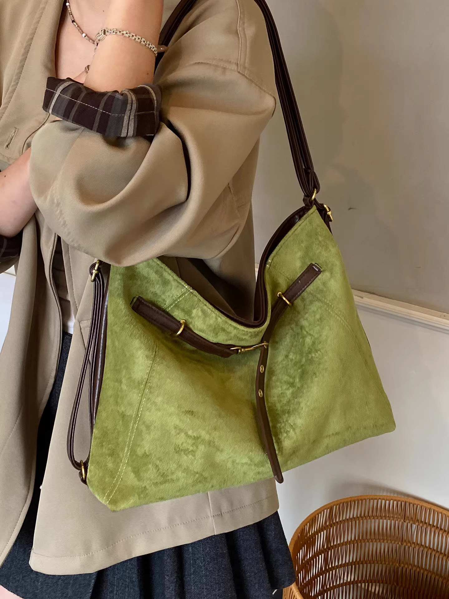 Túi da lộn dành cho nữ, sức chứa lớn, túi đeo vai thu đông 2025 mới, túi tote đi làm, ba lô đa năng.