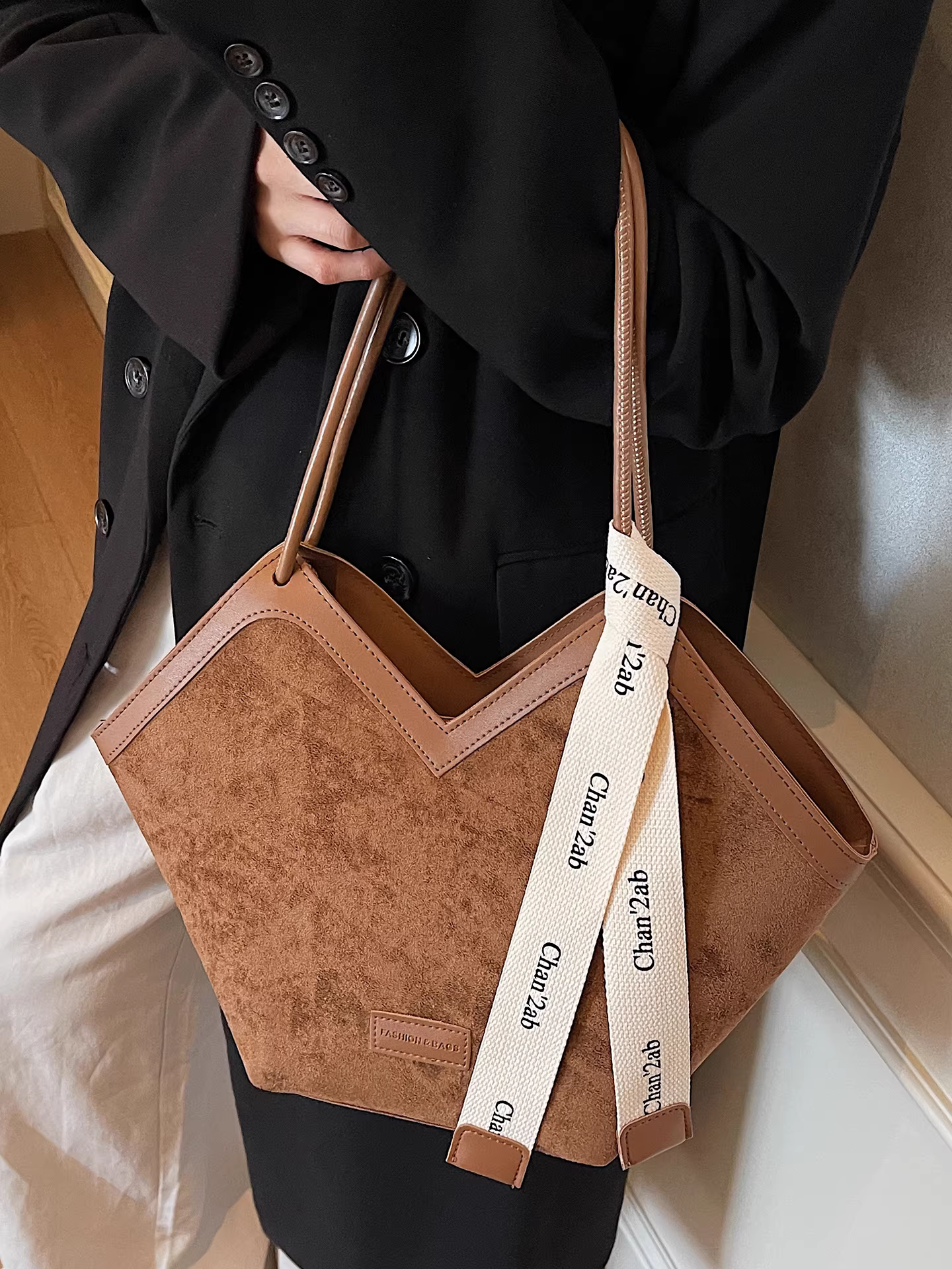 Túi đeo chéo nữ phong cách retro, dung tích lớn, mẫu mới thu đông 2025, đa năng, phong cách thường ngày, túi tote đi học