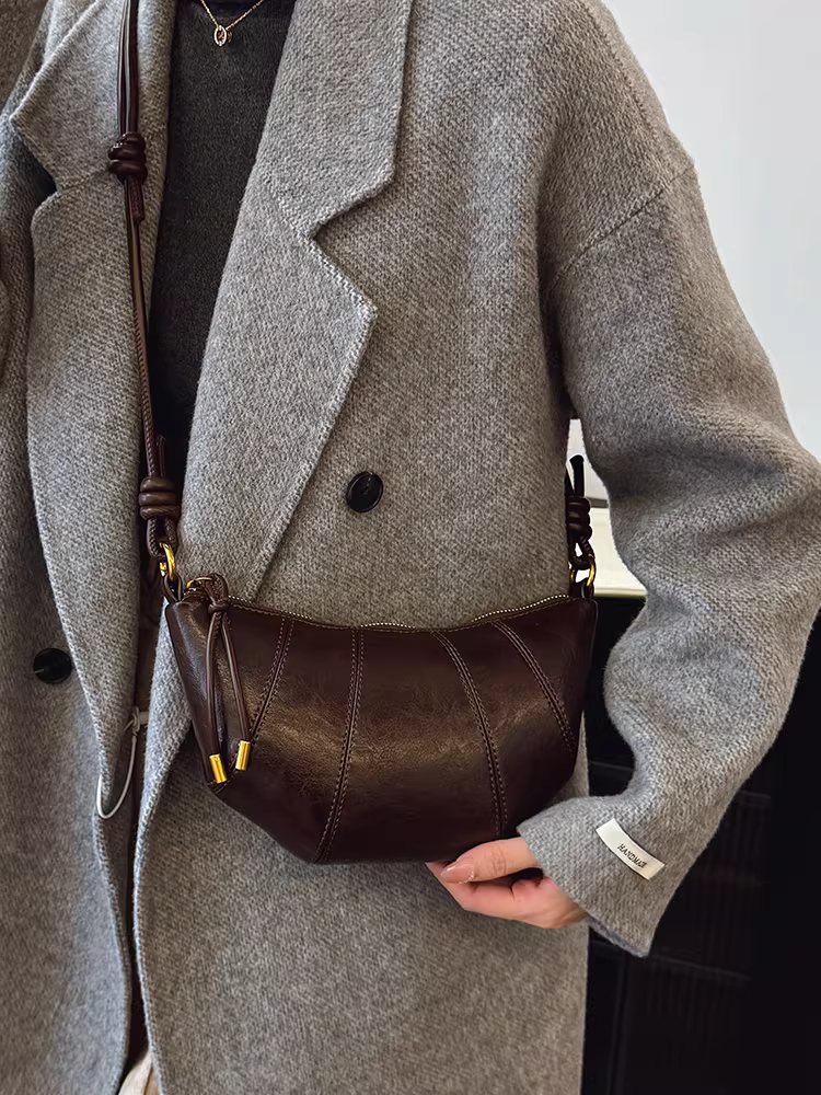 Túi xách nữ cao cấp, chất liệu có vân, dung tích lớn, mẫu mới thu đông 2025, túi đeo chéo cổ điển, túi bánh bao phong cách độc đáo dành cho người đi làm.