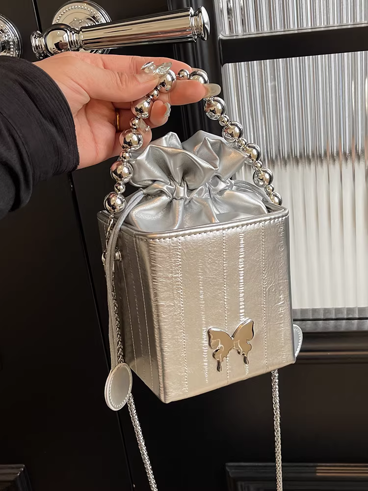 Túi đeo chéo nữ cao cấp, kiểu dáng độc đáo, mẫu mới 2025, mùa thu đông, màu bạc, đa năng, dây xích