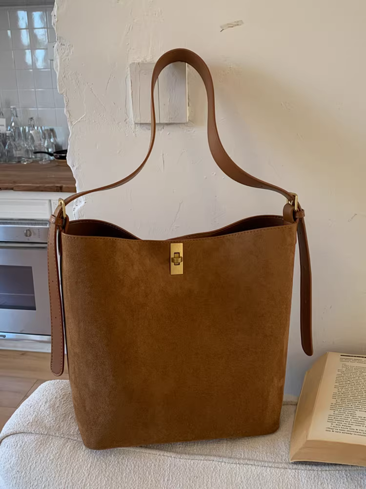 Những mẫu túi xách thời thượng được ưa chuộng năm nay dành cho nữ, dung tích lớn, mẫu mới thu đông 2025, phong cách retro, đeo chéo một bên vai, túi mẹ và con gái, túi đeo vai kiểu xô