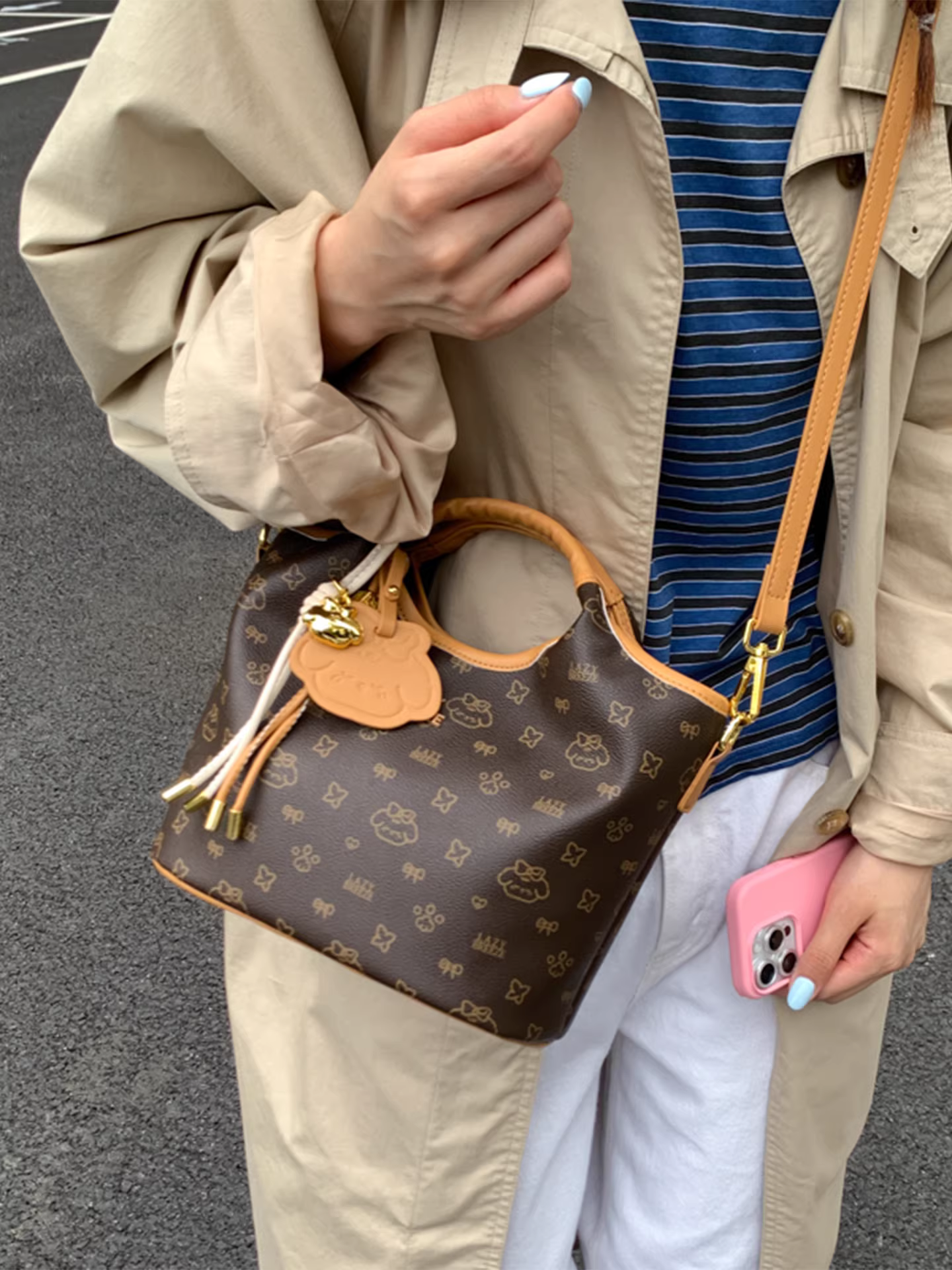 Túi xách tay nữ, dung tích lớn, mẫu mới 2025, đa năng, túi đeo chéo mùa hè phong cách thường ngày, cảm giác cao cấp, túi đi làm và đi làm hàng ngày.
