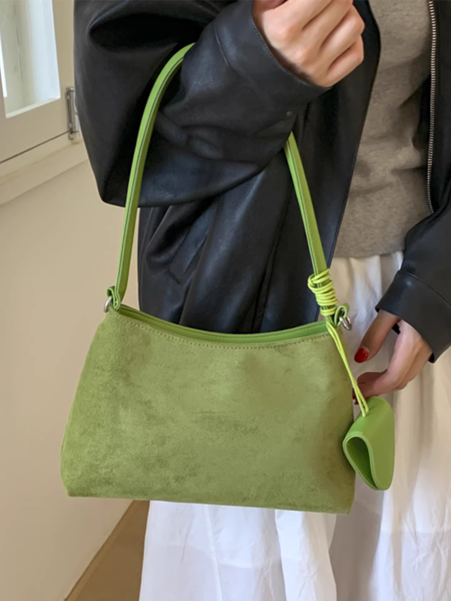 Túi đeo chéo nữ phong cách retro, chất liệu mờ, dung tích lớn, mẫu mới thu đông 2025, túi đeo vai/nách cá tính, kiểu dáng độc đáo.