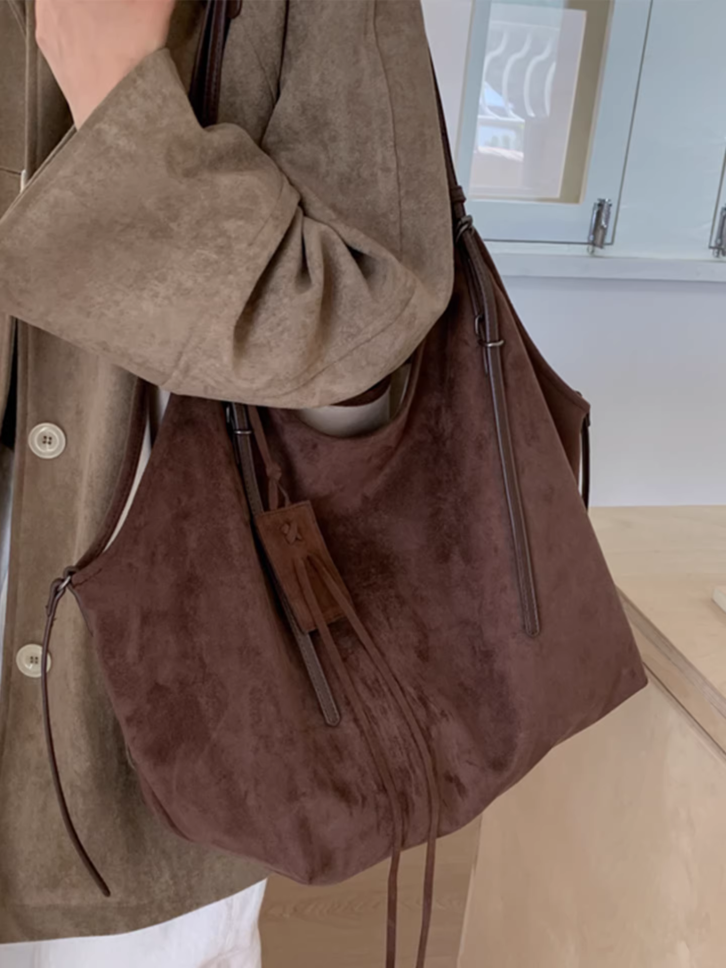 Túi xách nữ da lộn họa tiết báo, dung tích lớn, mẫu mới thu đông 2025, đa năng, phong cách retro, đeo vai, đi chợ