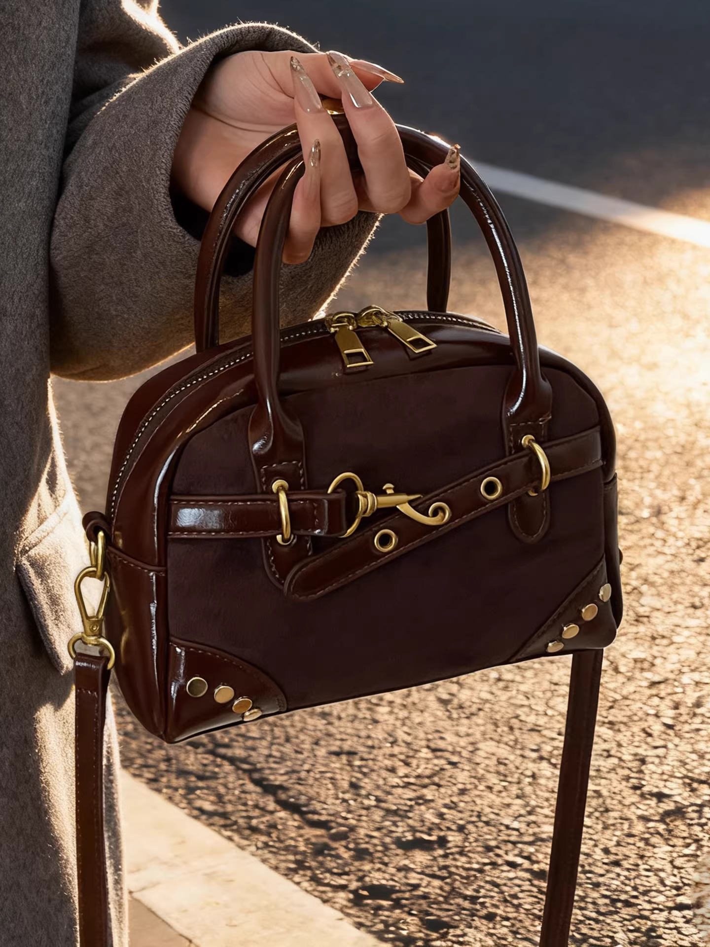 Túi da lộn nữ, thiết kế độc đáo mùa thu đông 2025, túi đeo chéo cổ điển mờ, túi vuông nhỏ cầm tay đang thịnh hành