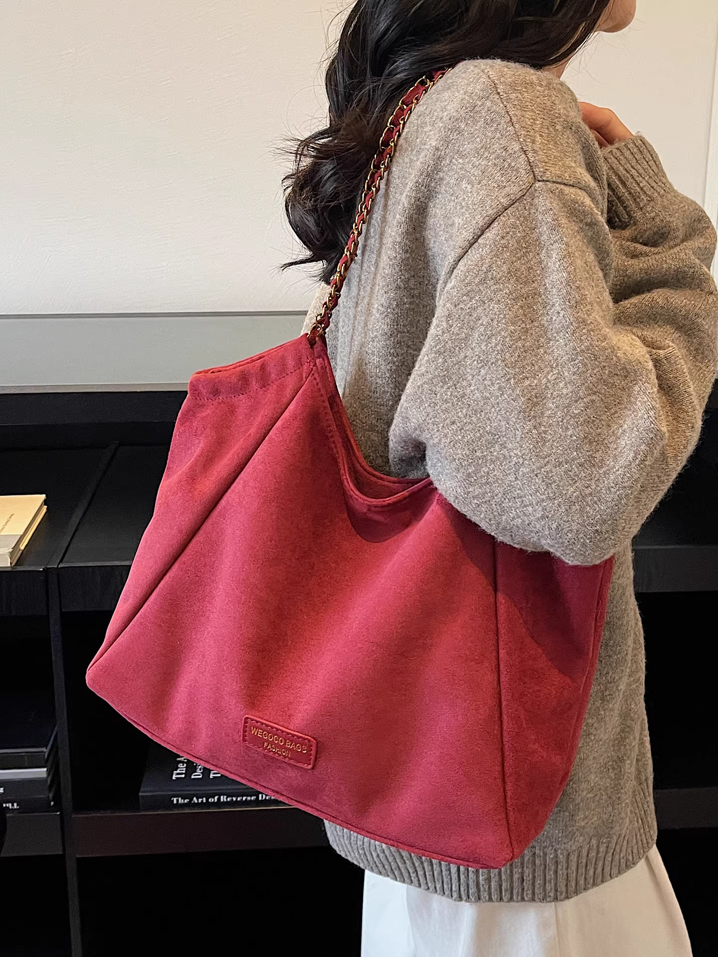 Túi da lộn nữ, dung tích lớn, mẫu mới thu đông 2025, túi đeo chéo retro, túi tote học sinh