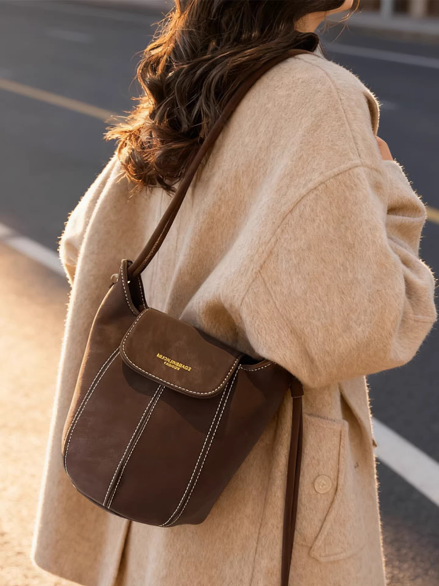 Túi đeo chéo nữ cao cấp phong cách retro, mẫu mới thu đông 2025, túi đeo vai đơn thời trang, túi bucket hot trend trên mạng xã hội.