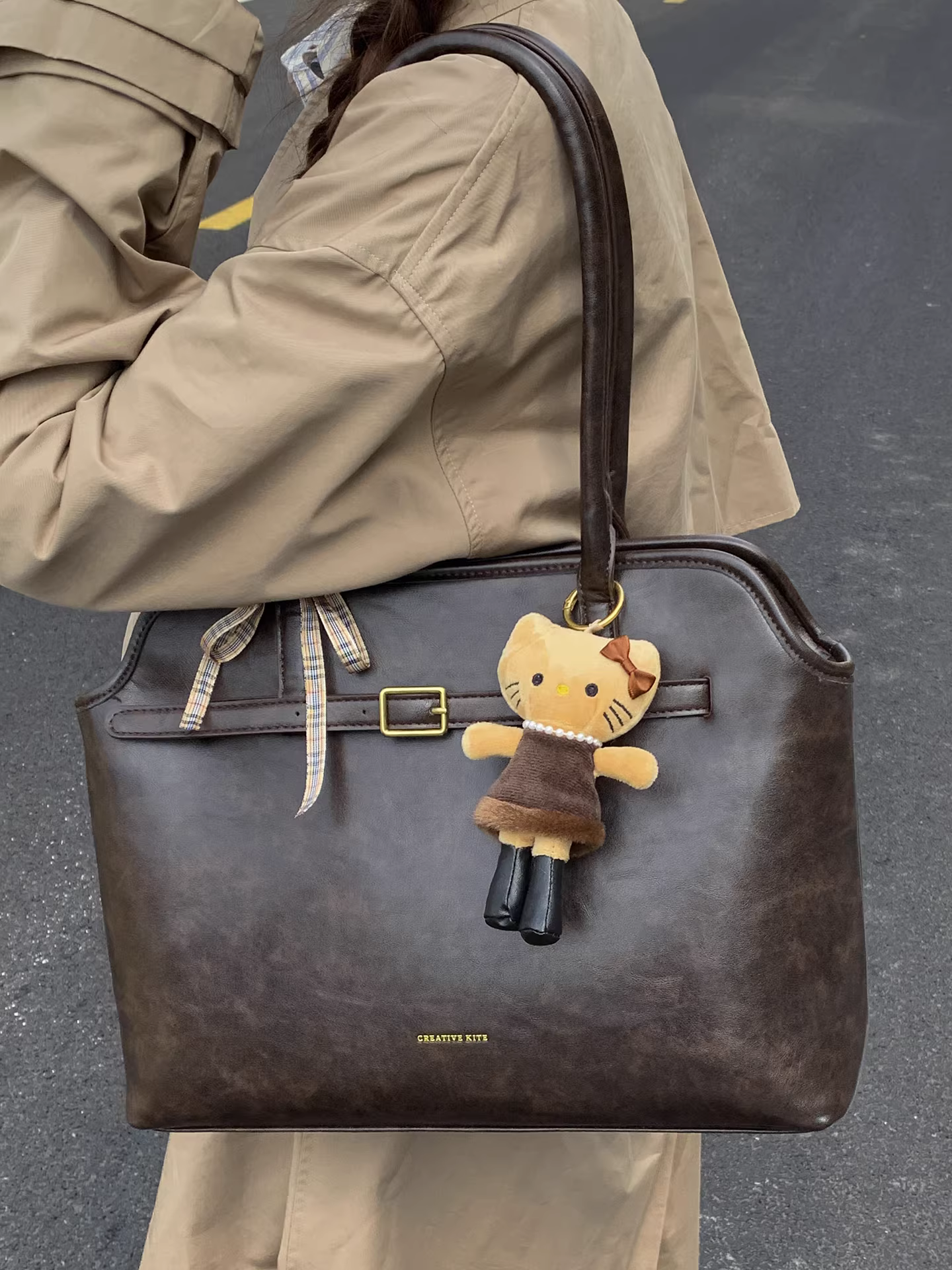 Túi tote retro nữ, dung tích lớn, mẫu mới thu đông 2025, đa năng, đơn giản, đeo vai, đi làm, đi chơi.