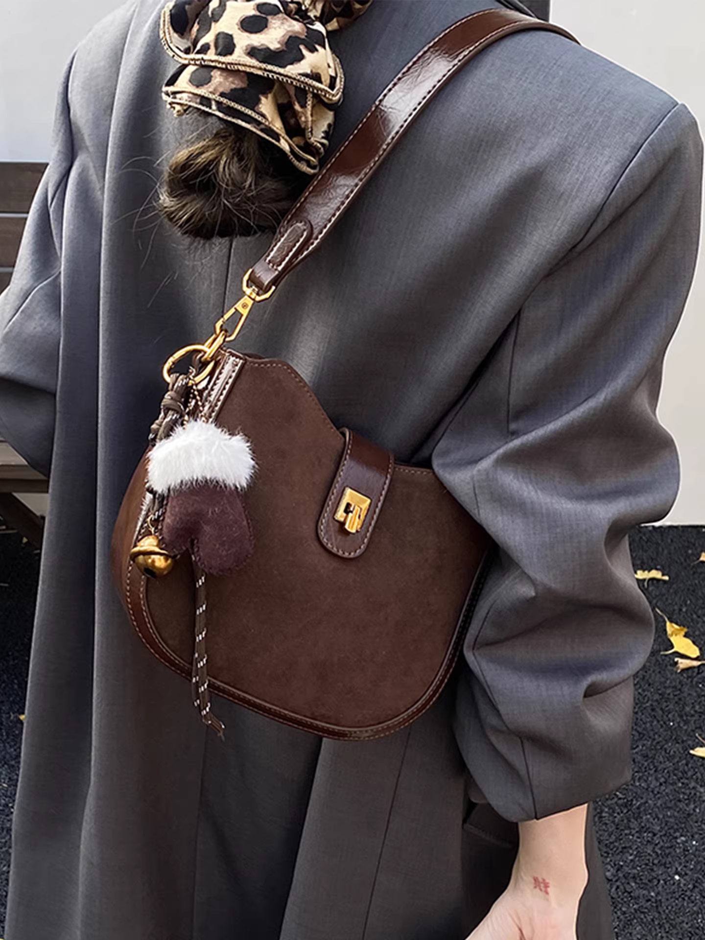 Túi nhỏ thời thượng dành cho nữ mùa thu đông năm nay, túi đeo chéo mờ kiểu retro mới 2025, túi bucket phong cách Hàn Quốc