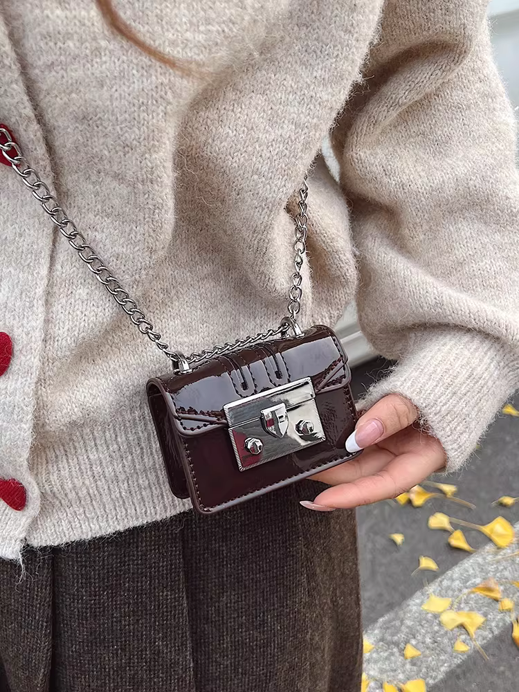 Túi mini cao cấp dành cho nữ, phong cách retro thu đông 2025, túi đeo chéo dây xích mới, túi đựng son môi thời thượng dành cho nữ