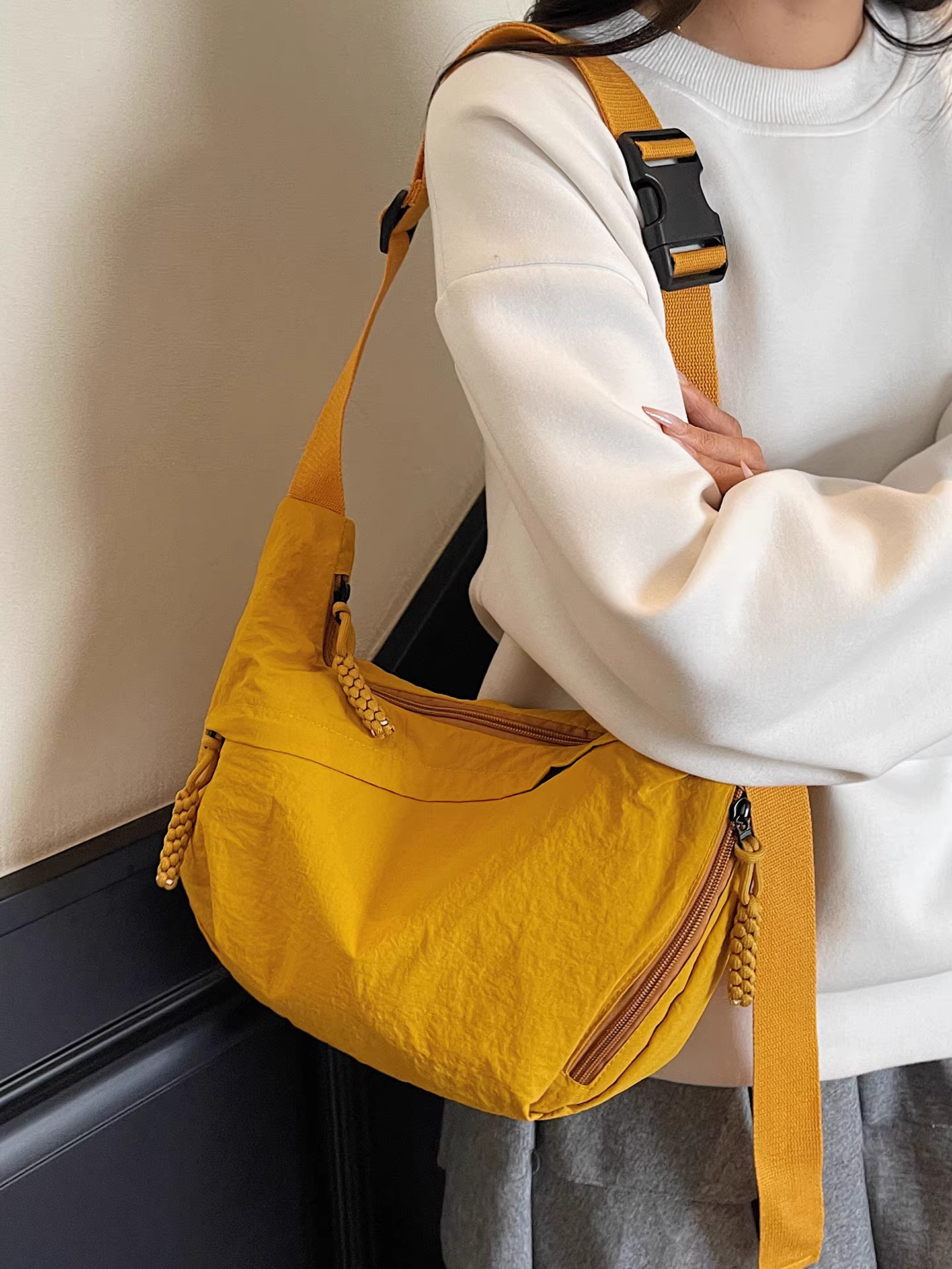 Túi vải canvas nữ, dung tích lớn, mẫu mới thu đông 2025, đa năng, đeo vai, đeo chéo, túi bánh bao cao cấp, độc đáo.