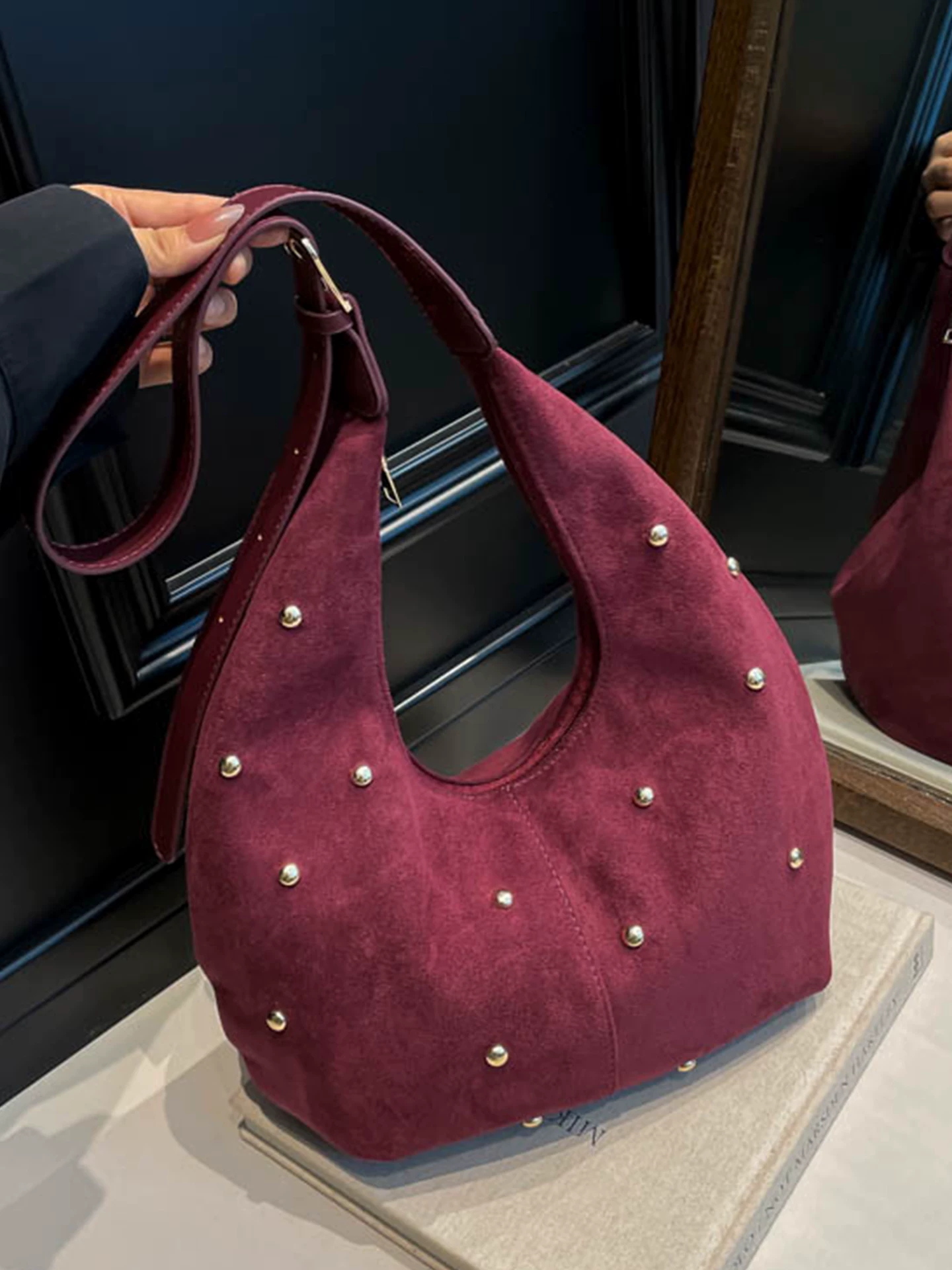 Túi đeo chéo nữ chất liệu da lộn, nhiều ngăn, mẫu mới thu đông 2025, phong cách retro độc đáo, kiểu dáng bánh bao, thích hợp đi làm.