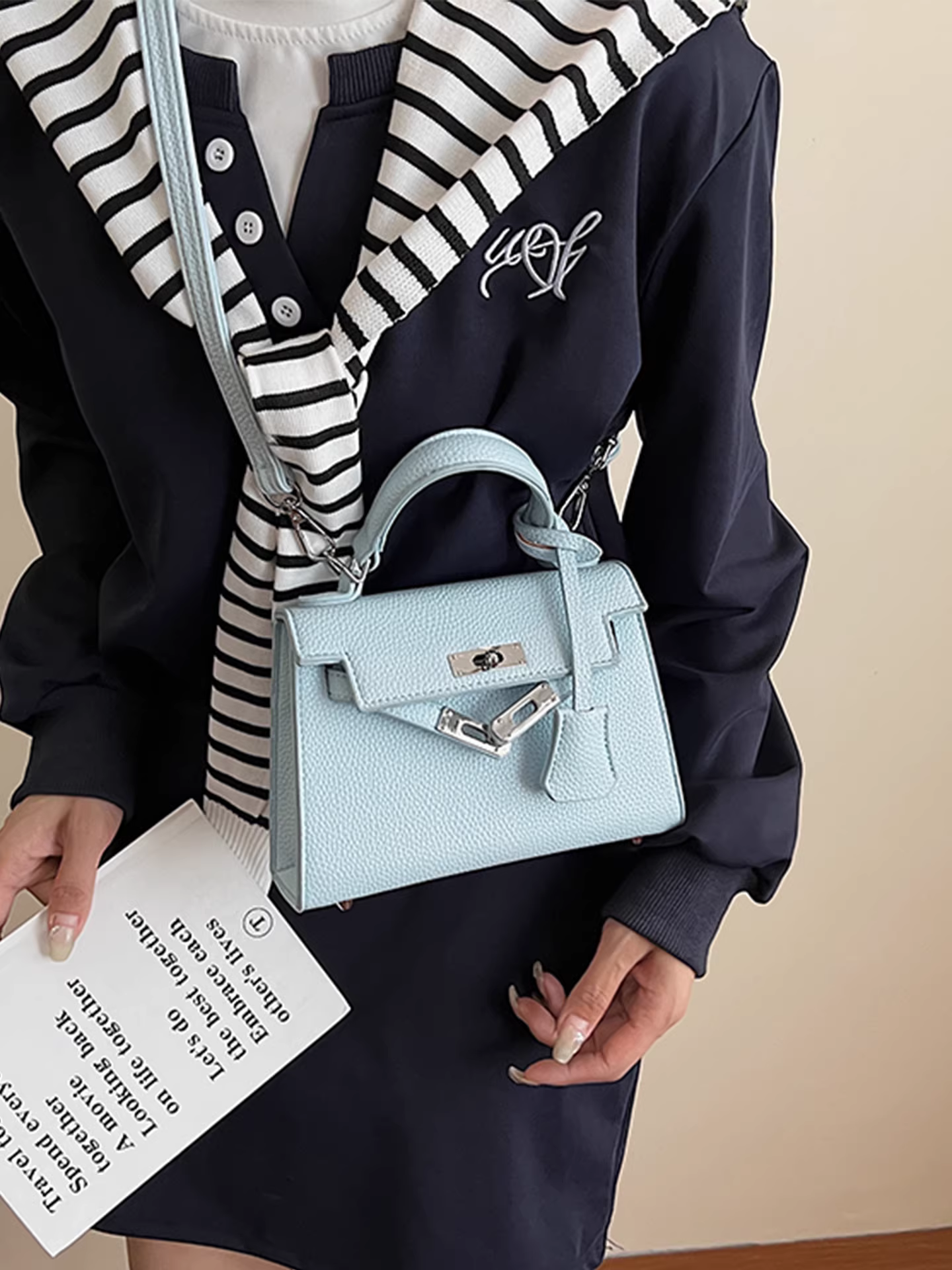 Túi xách nhỏ cao cấp và thời trang dành cho nữ, mẫu túi đeo chéo mùa hè mới 2025, phong cách Hàn Quốc, túi xách đeo tay kiểu giản dị, túi Kelly